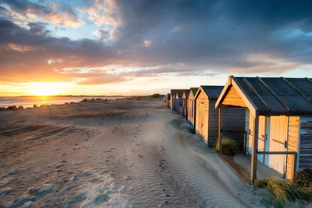 Modern & Stylish Seaside Family Home Chichester Extérieur photo